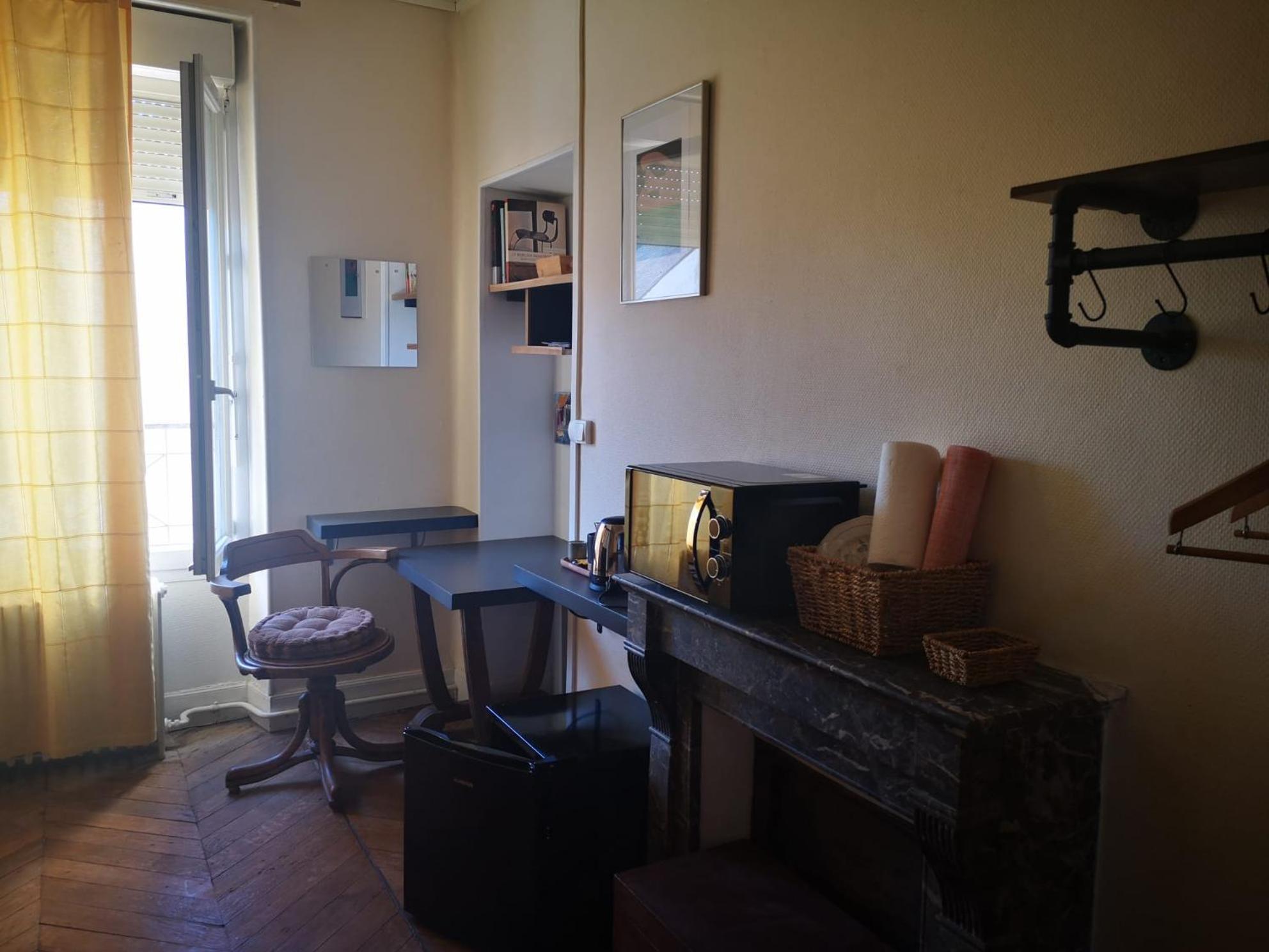 Chambres Avec Salle De Bains Et Cuisine En Centre Ville 克勒斯河畔阿让通 外观 照片